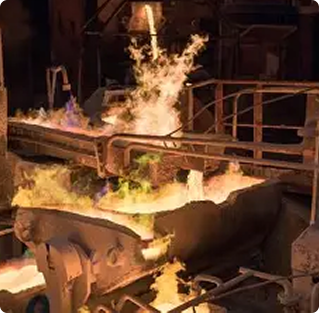 Green hydrogen steel production in a high-temperature furnace with molten metal.